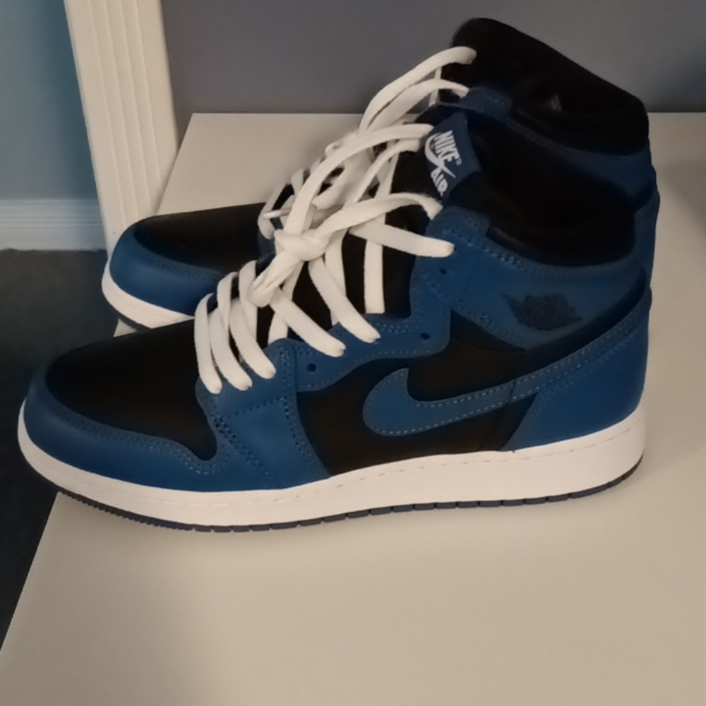 Air Jordan retro 1 blue and black brand new